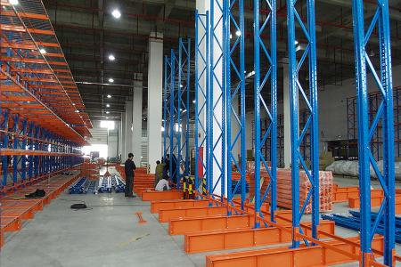 The cantilever racking structure is very simple and has high load bearing capacity.