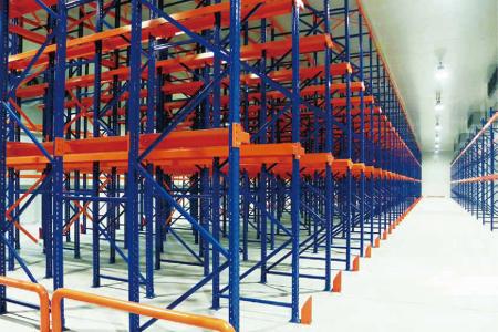 Drive-in Racking - Drive-in Racking suitable for only a few SKUs, but many pallets.