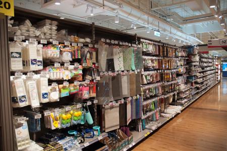 Hooks Supermarket Shelving improves product identification