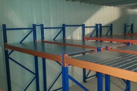 It can be combined with longspan beams for manual selection of goods.