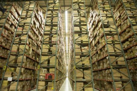 VNA Racking - VNA racking is maximizes storage by reducing aisle space