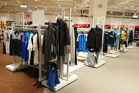 Apparel Supermarket Shelving can be changed according to season or sales strategy